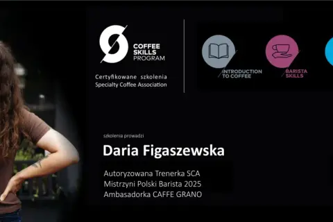Uśmiechnięta Daria Figaszewska, mistrzyni polska barista, zaprasza na certyfikowane szkolenia z kawy.