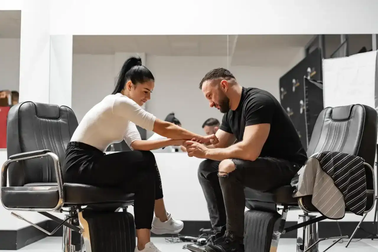 Ile zarabia barber - Sprawdź realne stawki i modele rozliczeń
