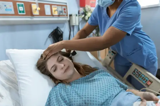 Ile zarabia pielęgniarka? Stawki, dodatki i realna wypłata